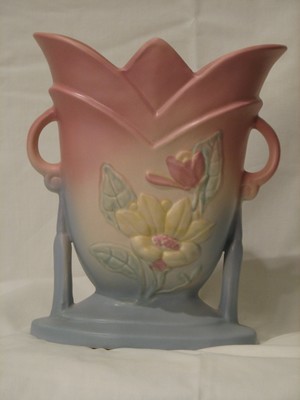Hull Art Magnolia Matte Vase 7- 81/2