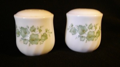 Corelle by Corning, Salt & Pepper Shaker Set, Callaway Green Ivy Pattern