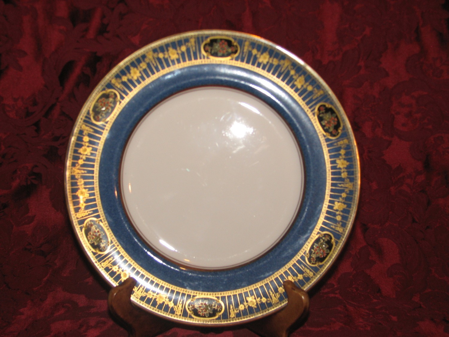 Royal Doulton Plate. Pattern H1279
