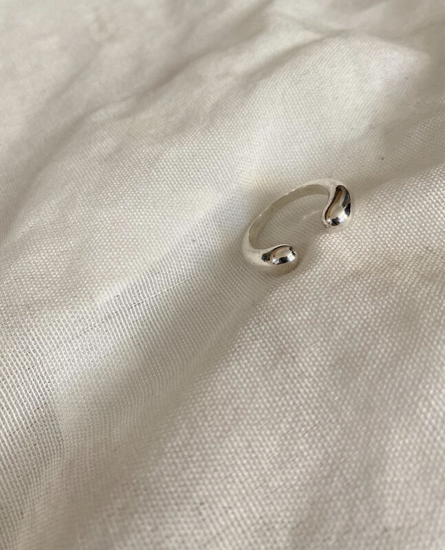 Embrace (Ring)