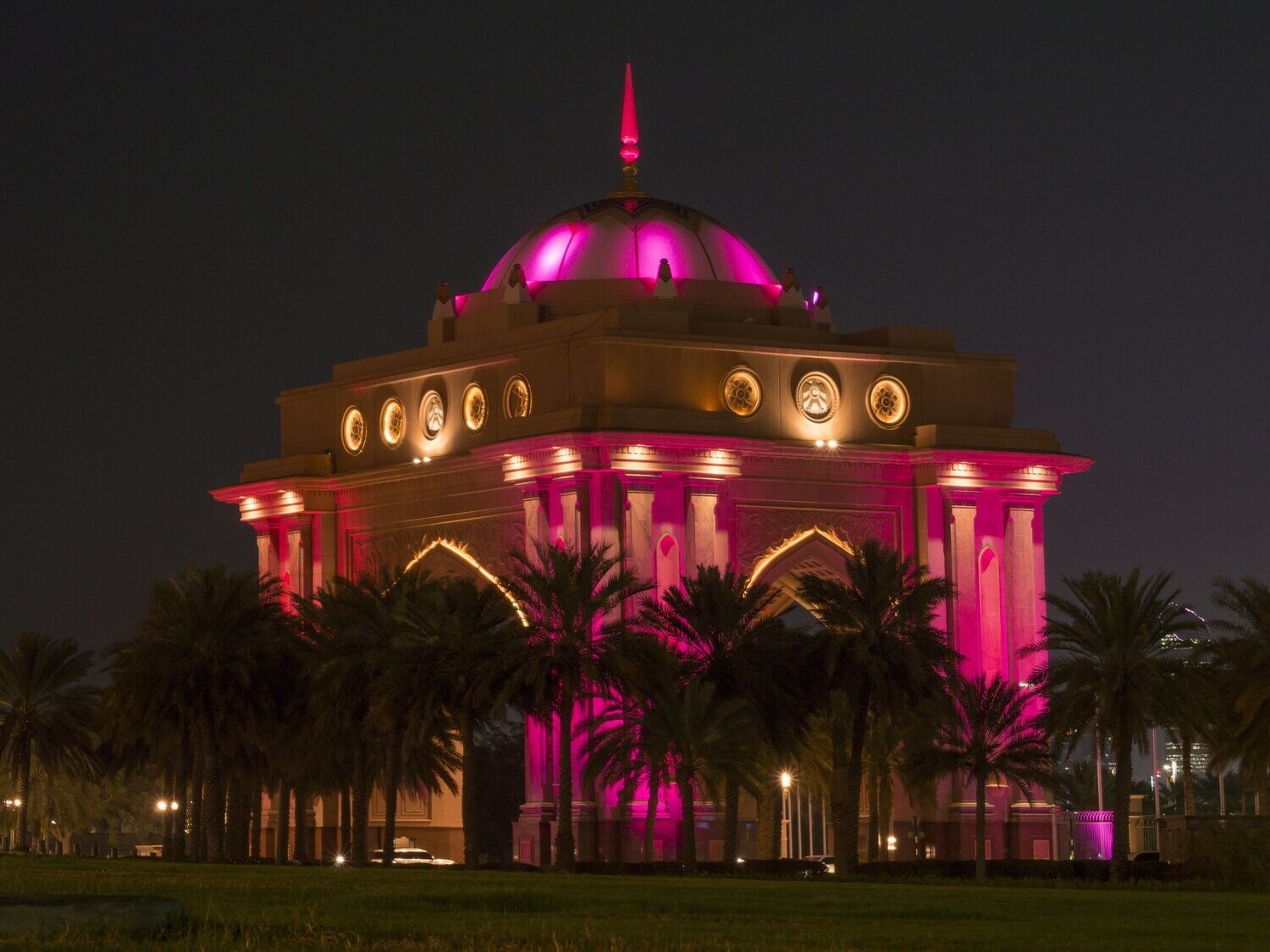 Wandbild Fotodruck - Emirate "Abu Dhabi - Eingangstor zum Emirates Palace"