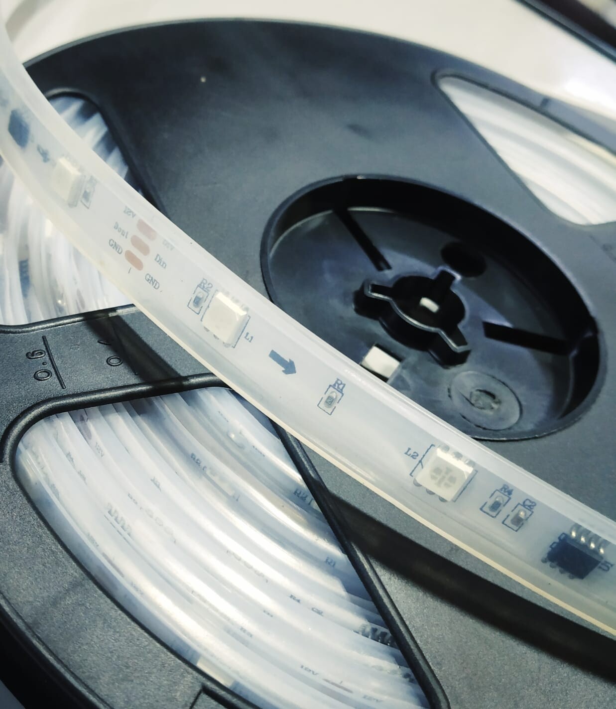 (ADST18) WS2811 12V 30 LED PER METER WATERPROOF  PLASTIC TUBE COVER (5 METERS)