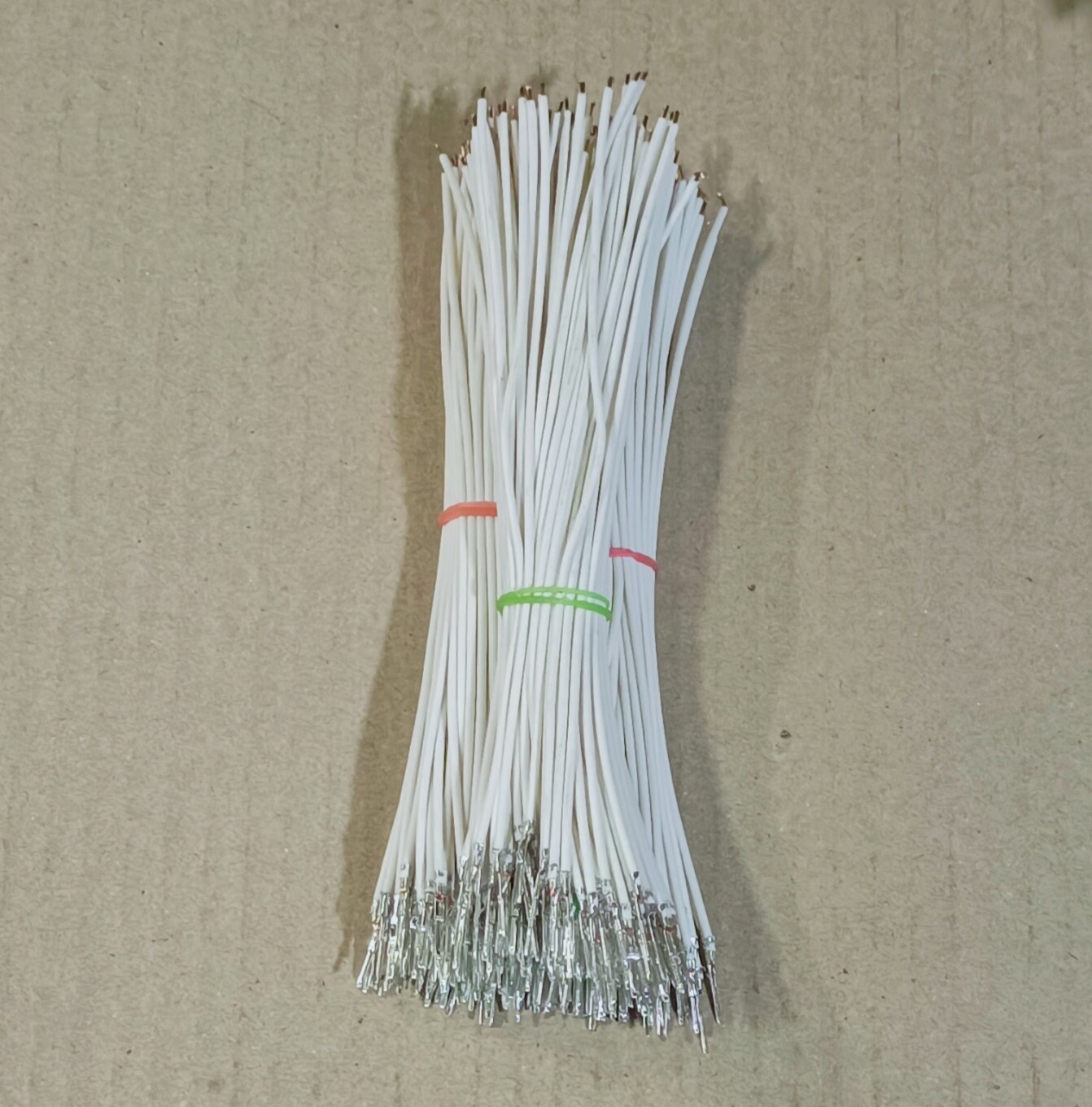 (RMCNN34)  14.38 MALE WHITE CRIMP WIRE (PACK OF 50)