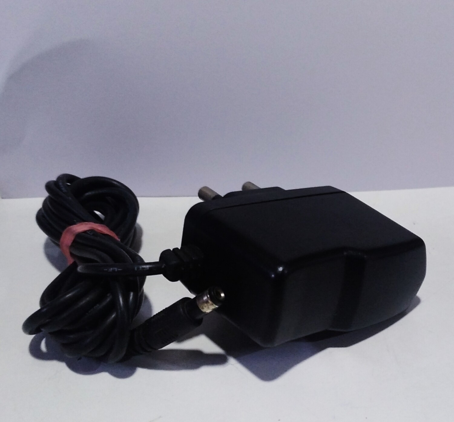 (P40) 5V-1A ADAPTER PLASTIC BODY