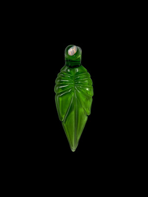 Obi Wook Glass (DE) - Green Leaf w/ Opal Pendant