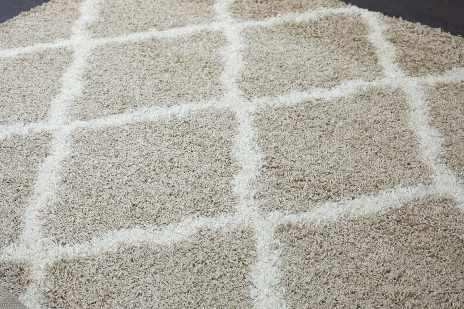 Tan & White Diamond Patterned Rug 6x9