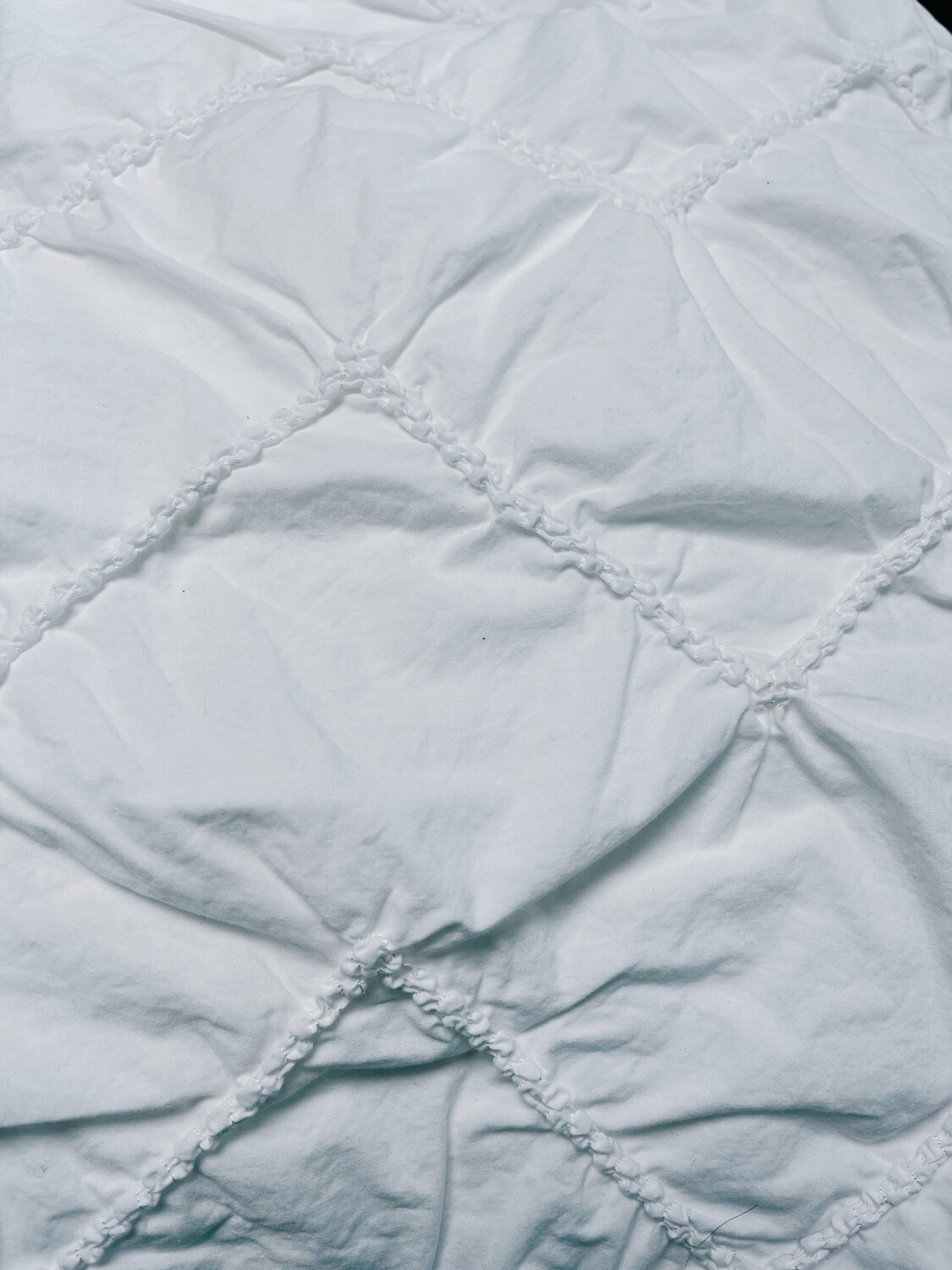 Queen Bedding - Bright White Diamond Patterned Duvet w/ 2 Cases
