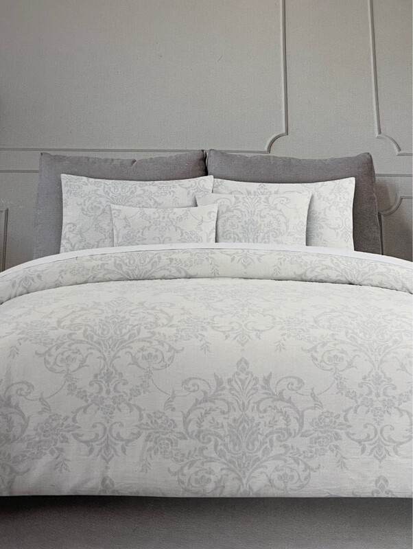 Queen Bedding - Off White/Silver Patterned Comforter w/ 2 Cases