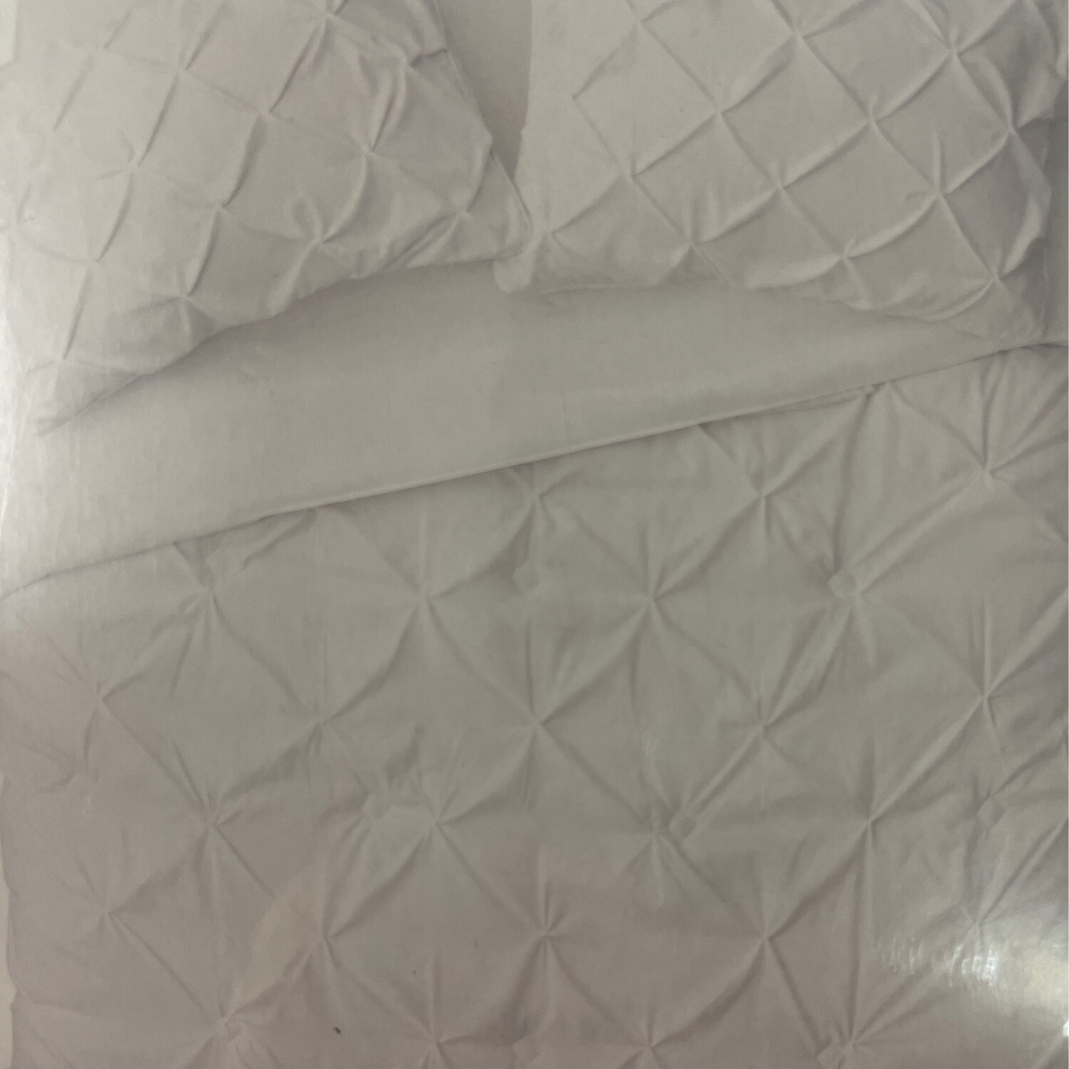 Twin Bedding - White Pleated Comforter w/ 1 Case
