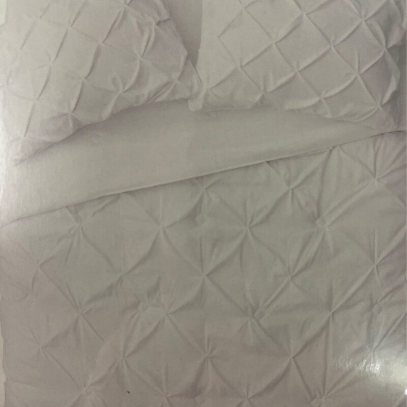 Twin Bedding - White Pleated Comforter w/ 1 Case