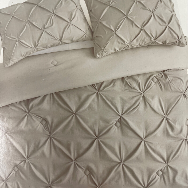 Twin Bedding - Light Grey Pleated Comforter w/ 1 Case