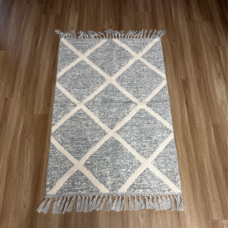 White & Grey Diamond Patterned Rug With Tassels 2x4