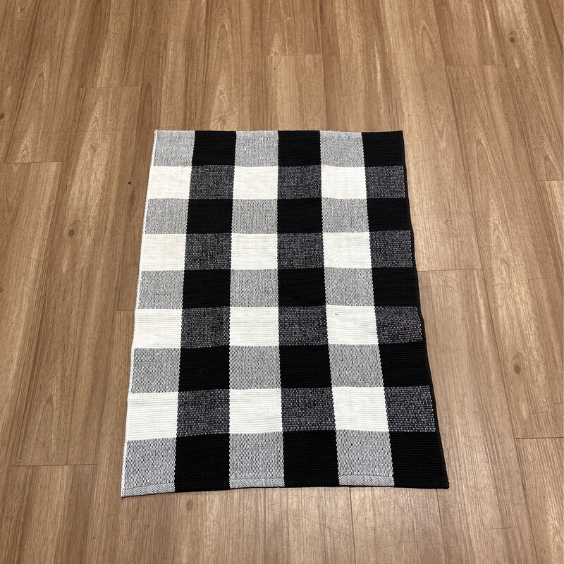 Black & White Checkered Rug 2x3