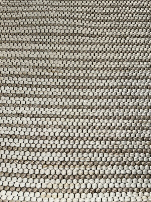 Ivory & Tan Wool Rug 5x8