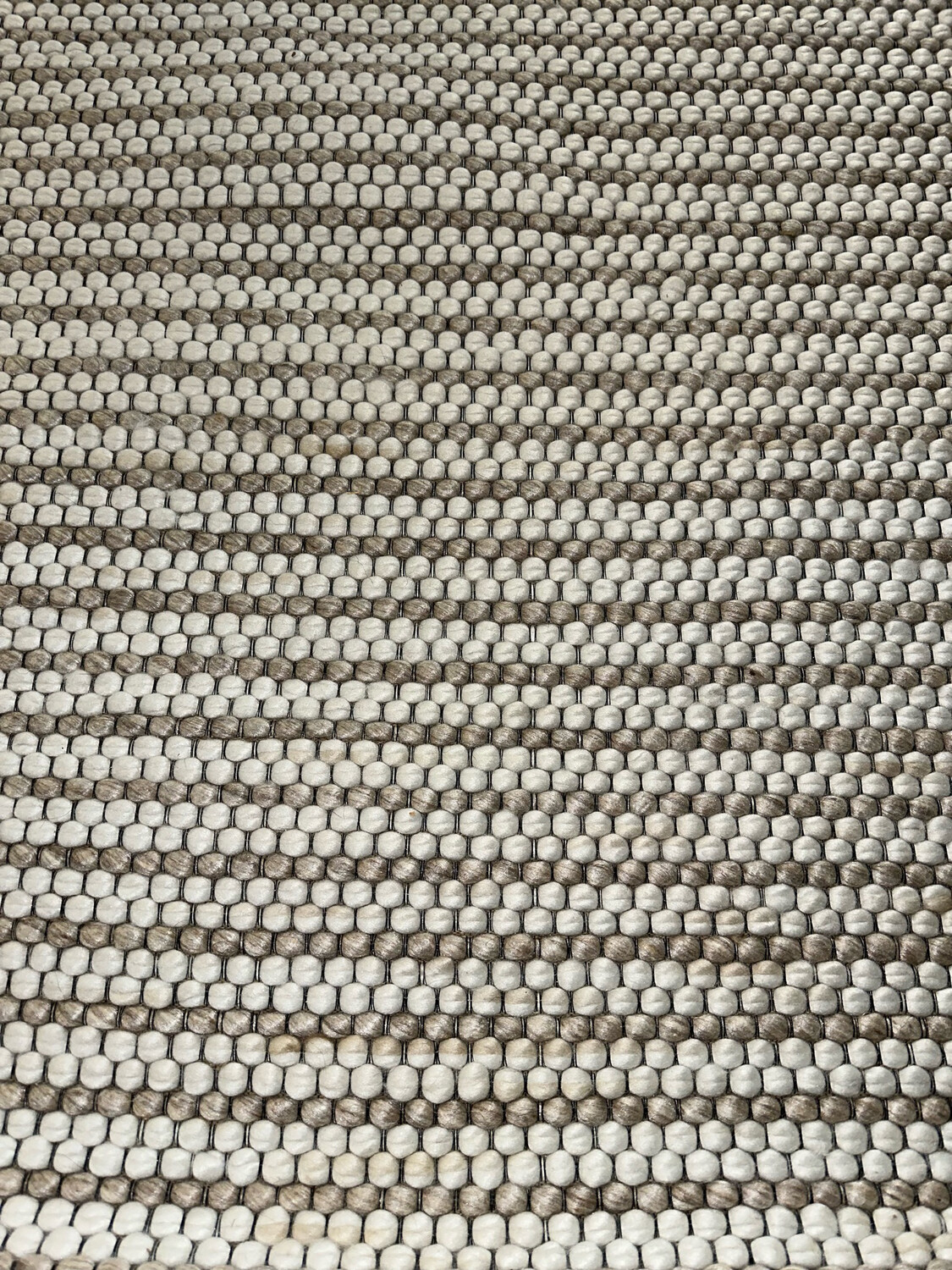 Ivory & Tan Wool Rug 5x8