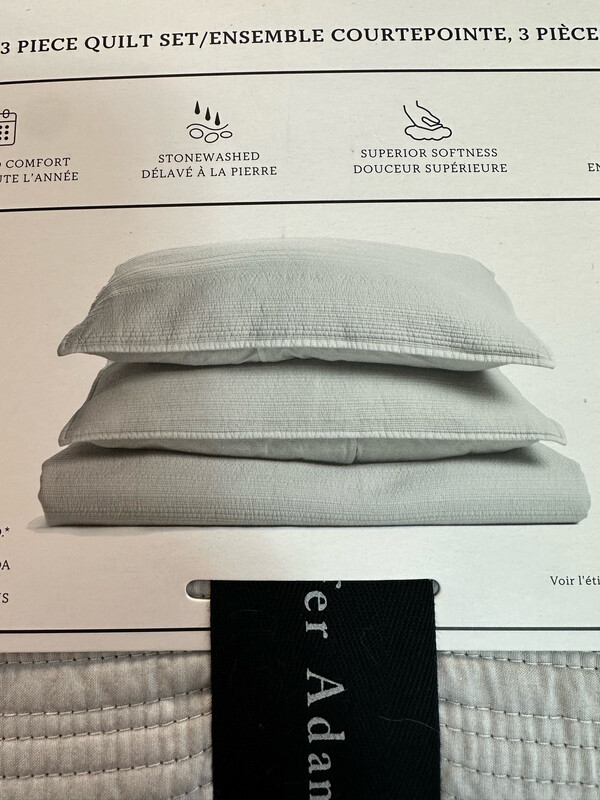 Queen Bedding - Light Grey Quilt w/ 2 Cases