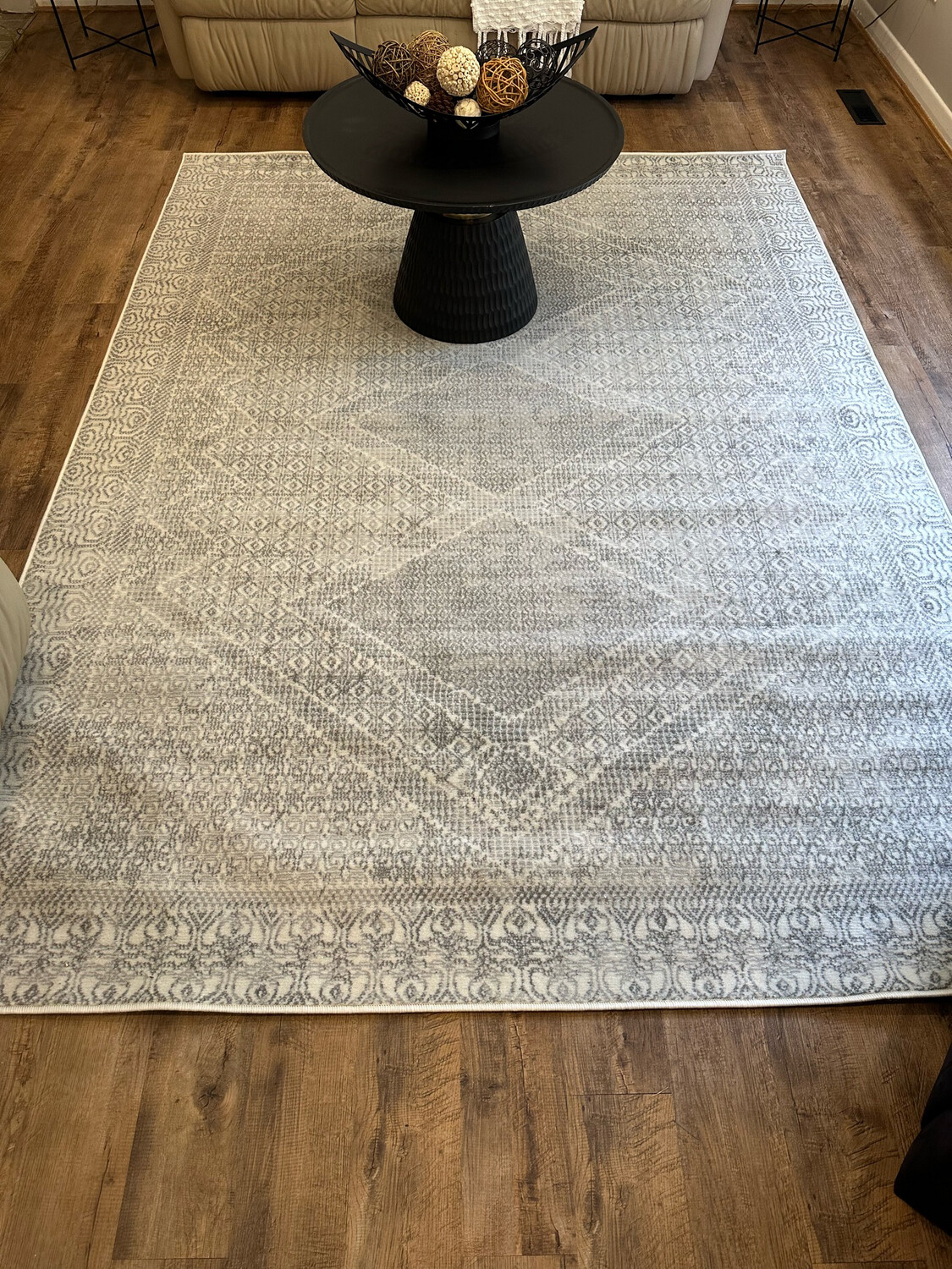 White & Grey Patterned Rug 6’7x9