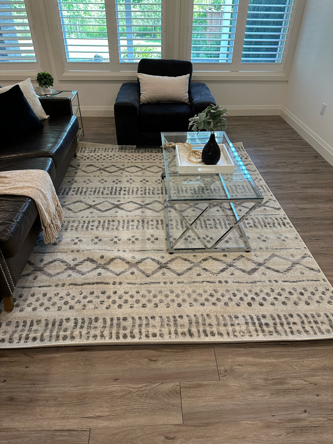 Patterned Rug 6’7x9