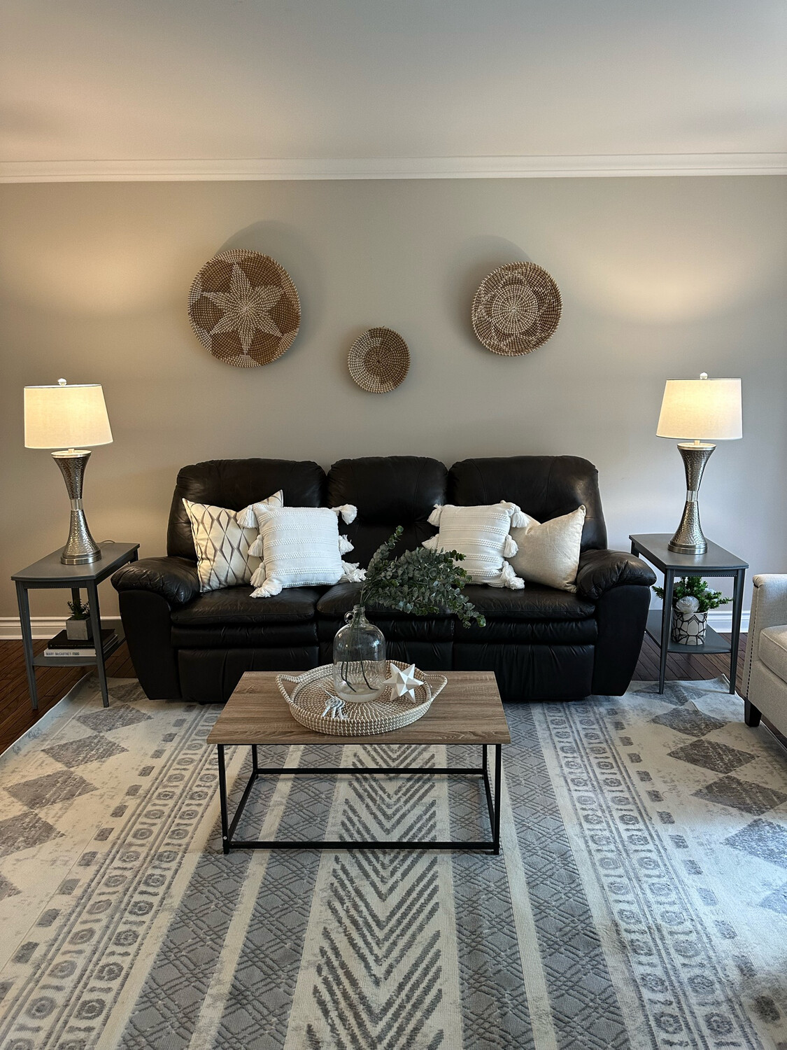 White & Grey Patterned Rug 7x10