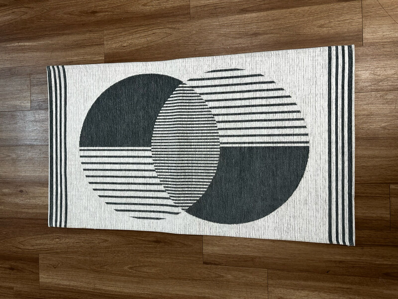 White & Grey Patterned Rug 2x4