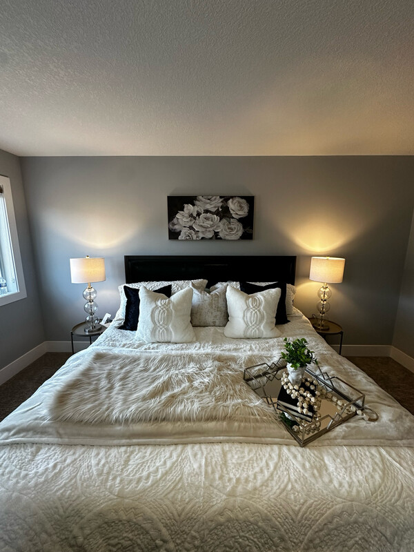 King Bedding - White Fur Comforter w/ 2 Cases