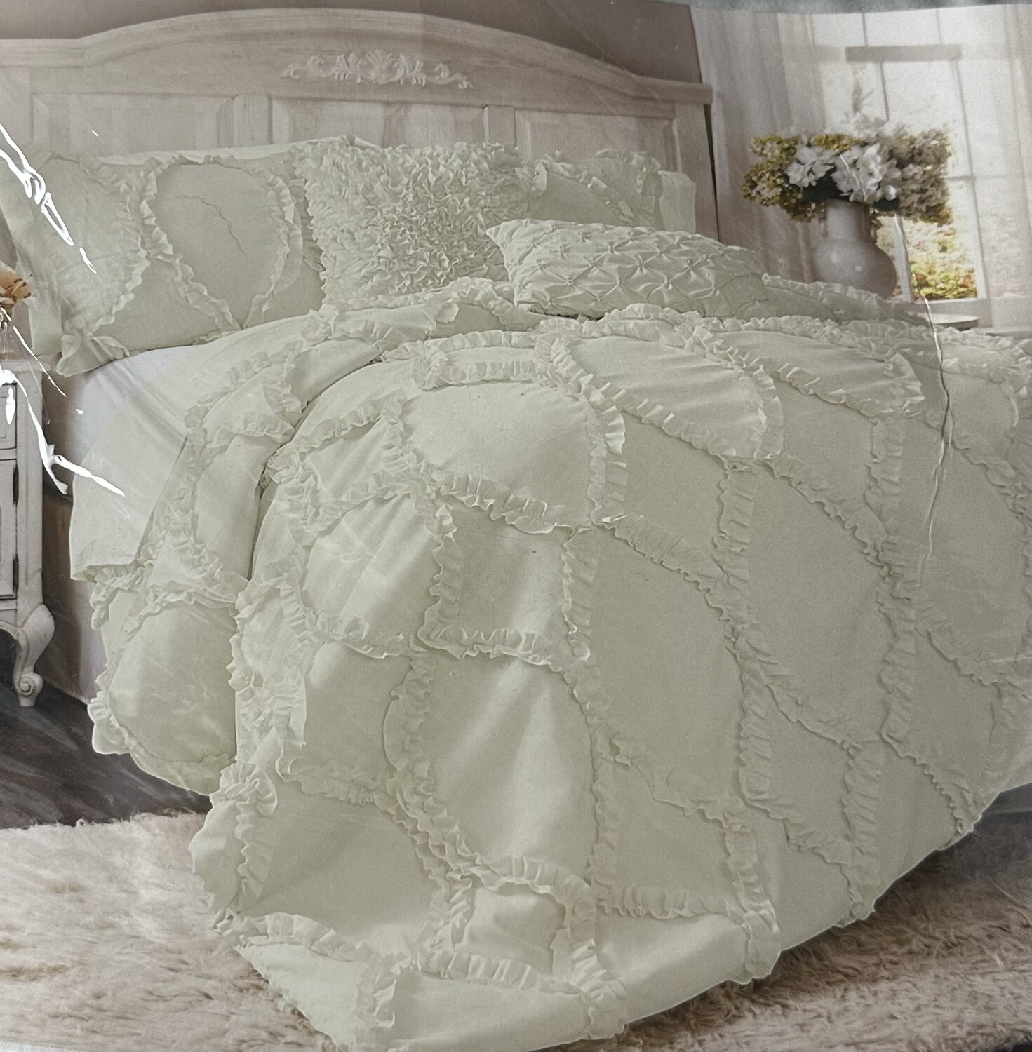 King Bedding - Off White Comforter w/ 2 Cases