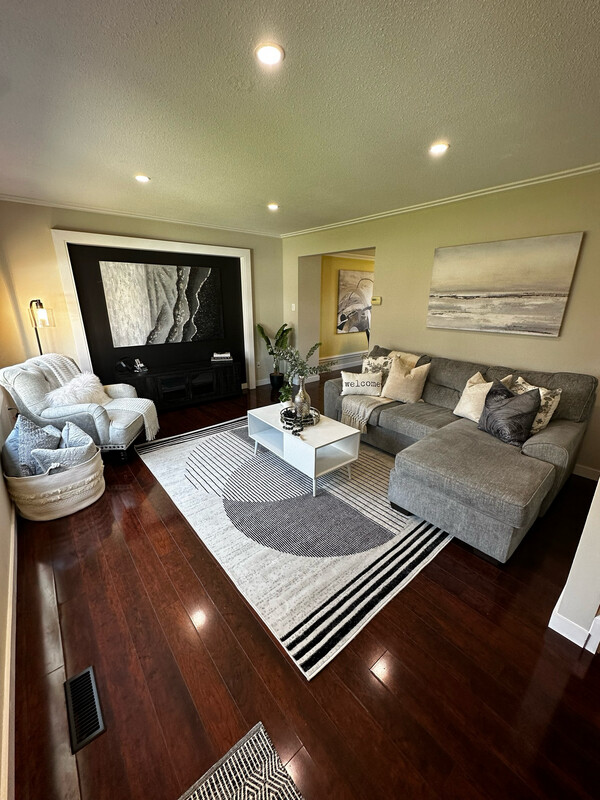 White & Black Patterned Rug 7x9