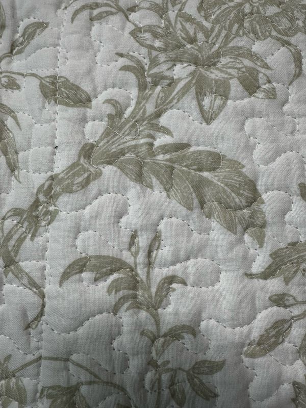 Twin Bedding - White & Beige Flower Quilt w/ 1 Case