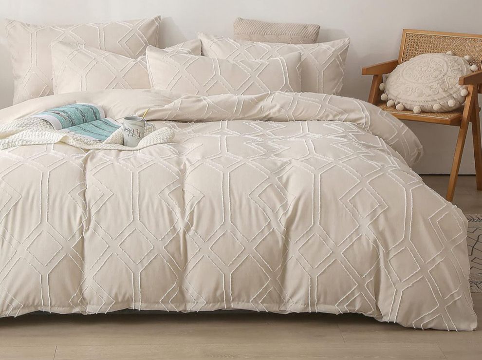 King Bedding - Cream Boho Tufted Comforter w/ 2 Cases