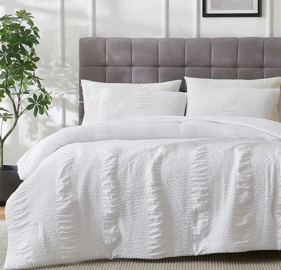 King Bedding - White Comforter w/ 2 Cases