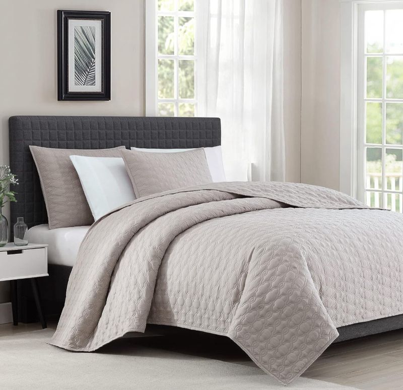 King Bedding - Beige Quilt w/ 2 Cases