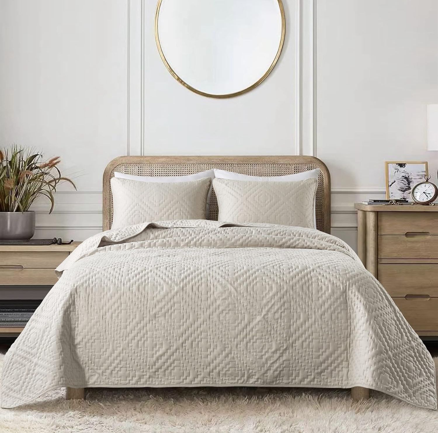 Twin Bedding - Beige Quilt w/ 1 Case