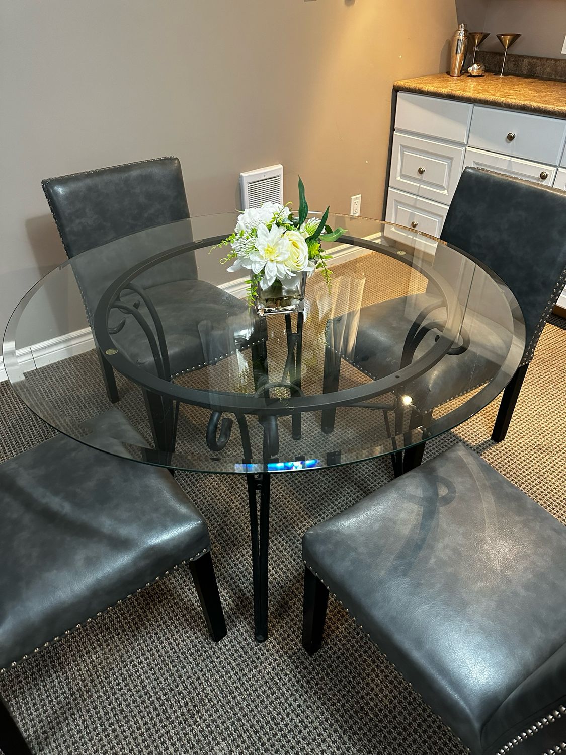 Round Glass Dining table w/ Black Metal Base