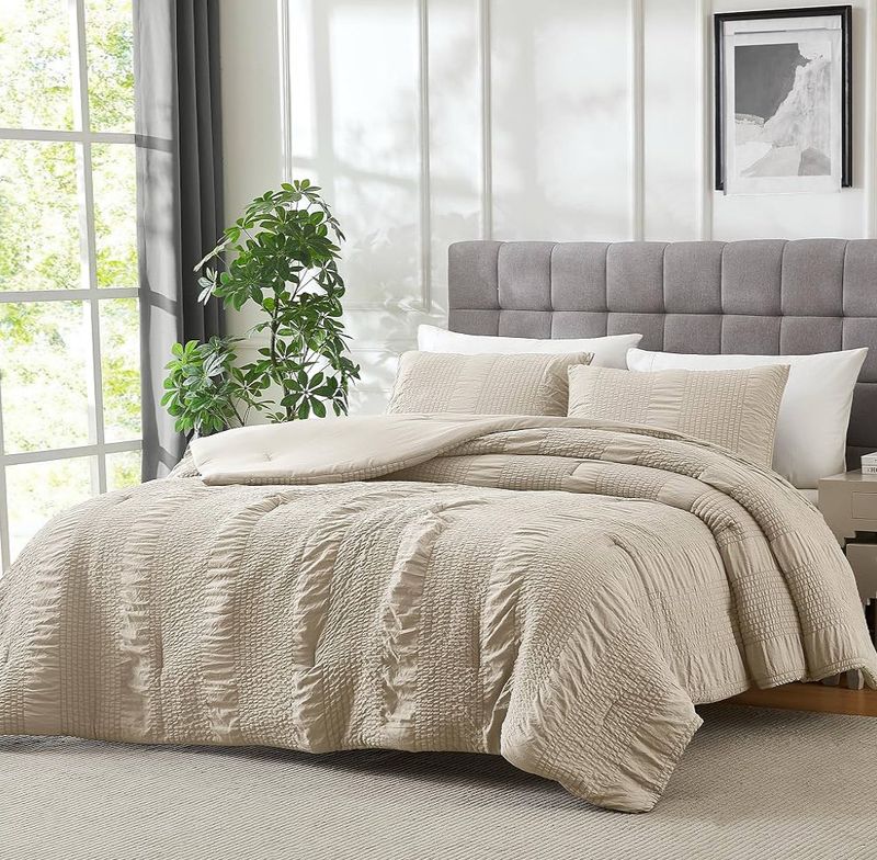 Queen Bedding - Beige Comforter w/ 2 Cases