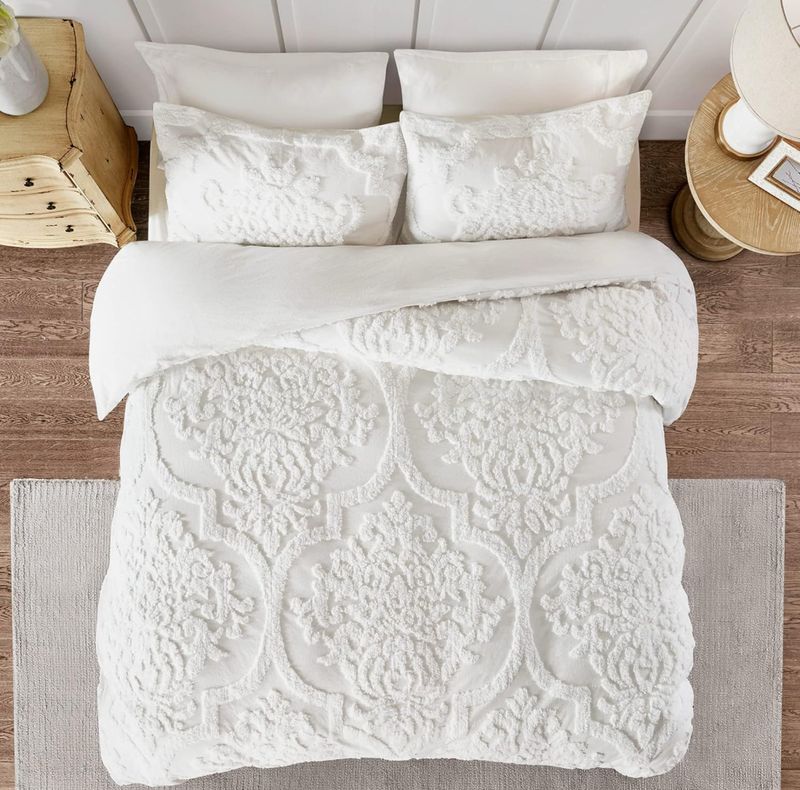 King Bedding - White Tufted Chenille Duvet w/ 2 Cases
