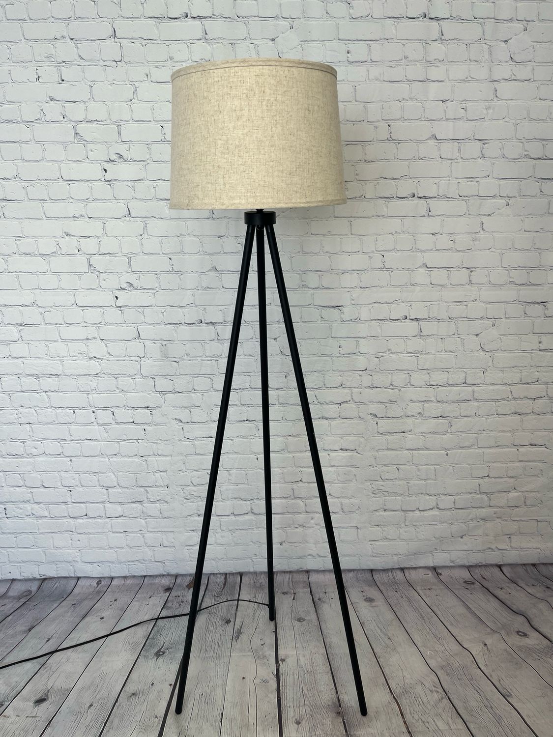 Black Metal Tripod Floor Lamp - 5 Foot
