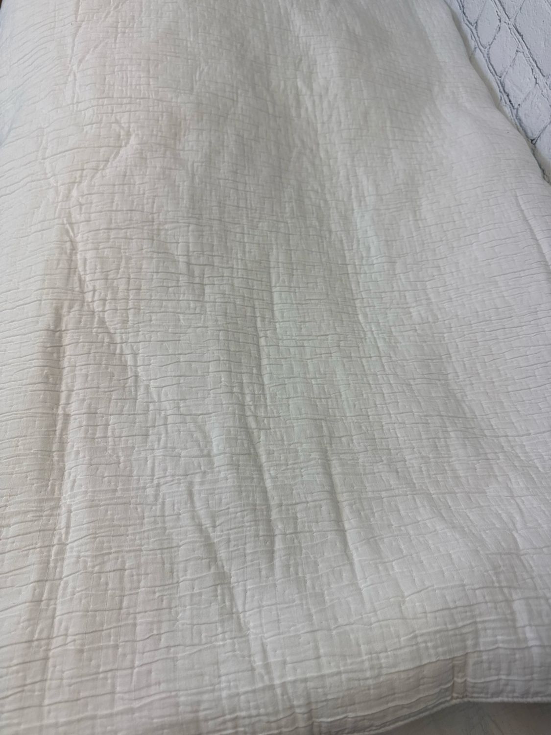 King Bedding - Soft Textured White Comforter W/ Cases