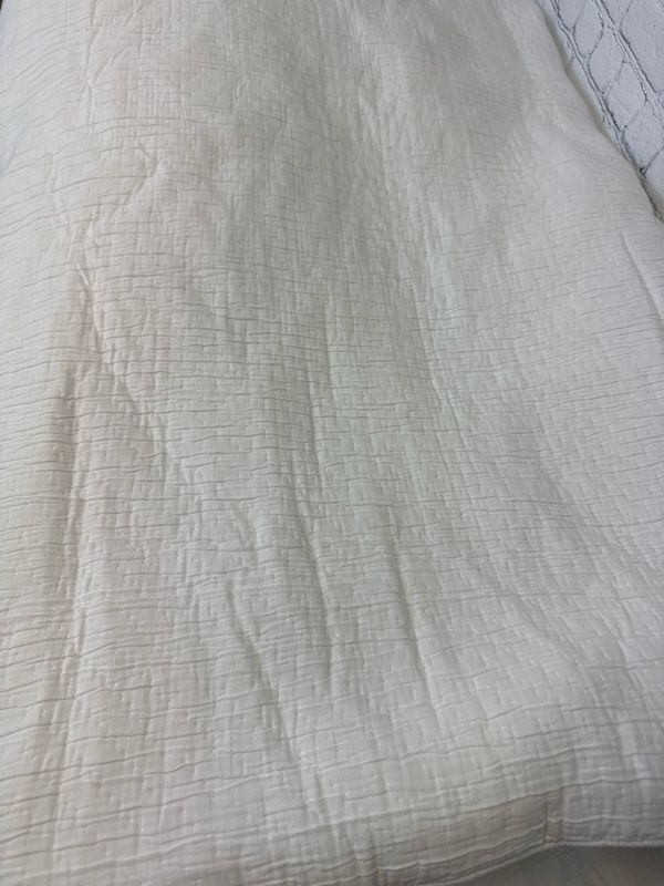 King Bedding - Soft Textured White Comforter W/ Cases