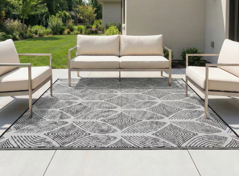Black & Grey Reversible Outdoor Area Rug - 5 X 7