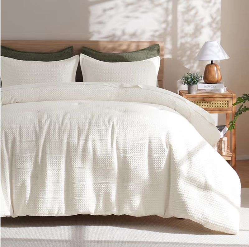 King Bedding - Cream Waffle Weave Comforter w/ 2 Cases