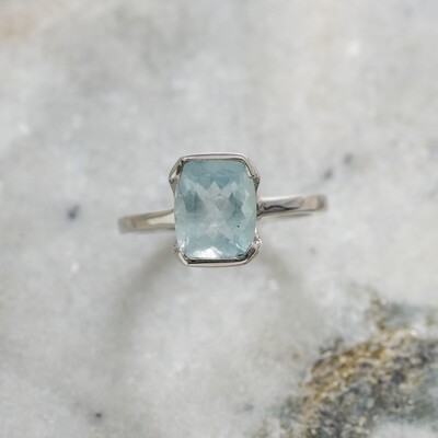 Elemental Half Bezel - Aquamarine 7⌀ (14KT) Elemental Half Bezel - Aquamarine 7⌀ (14KT)