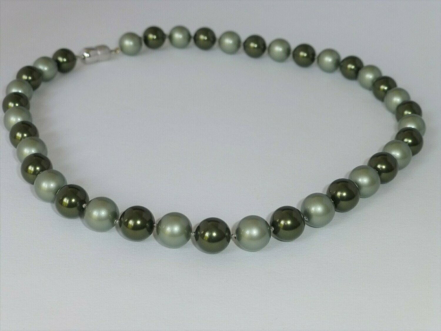 Perlenkette 10mm Grüntöne