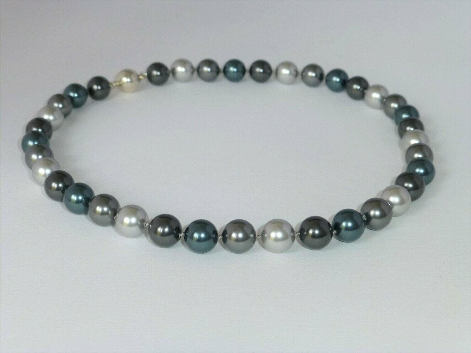 Perlenkette 10mm Grau-Petrol