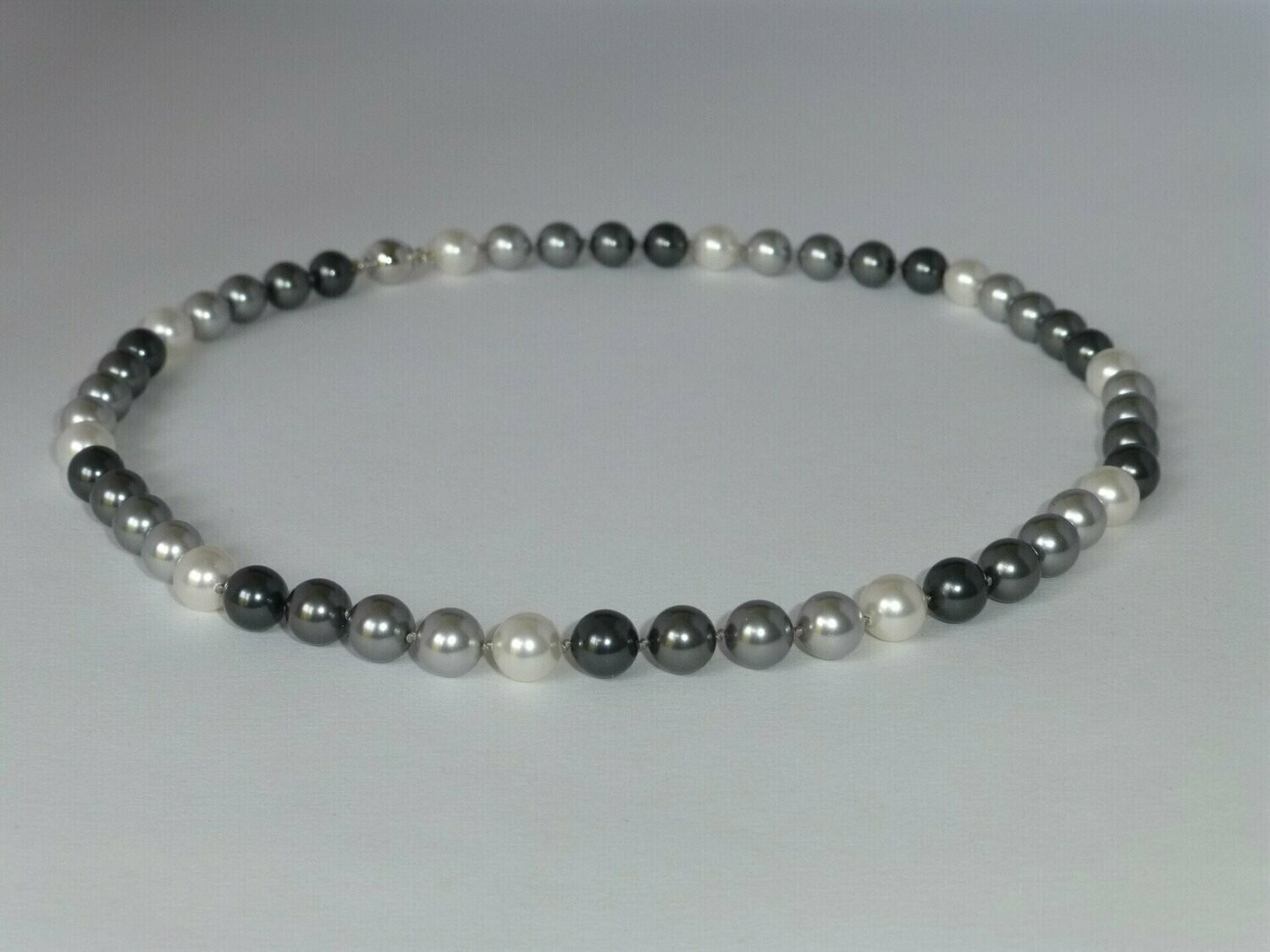 Perlenkette 8mm Grautöne