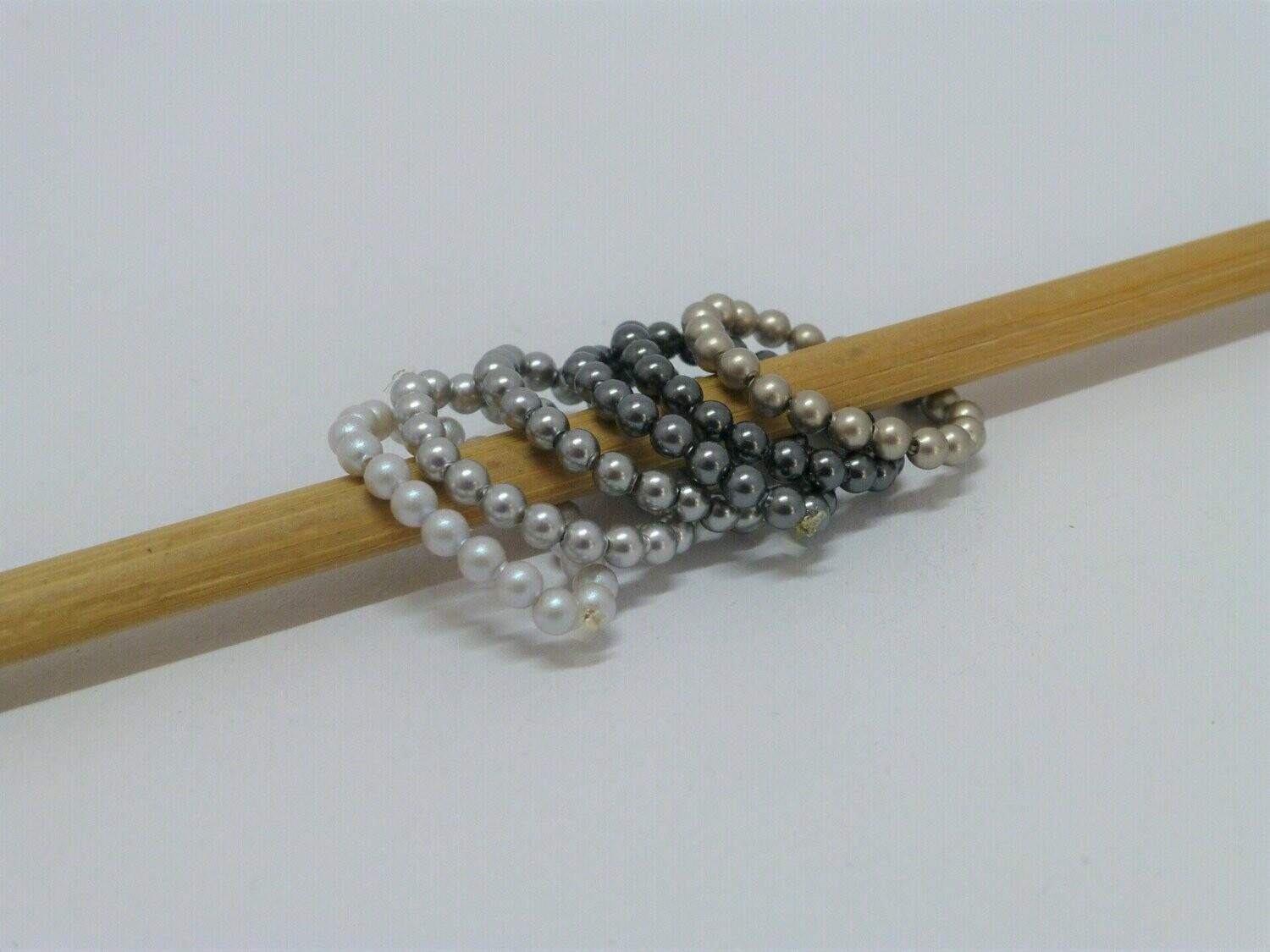 elastischer Perlenring 3mm - Grau-Schwarz