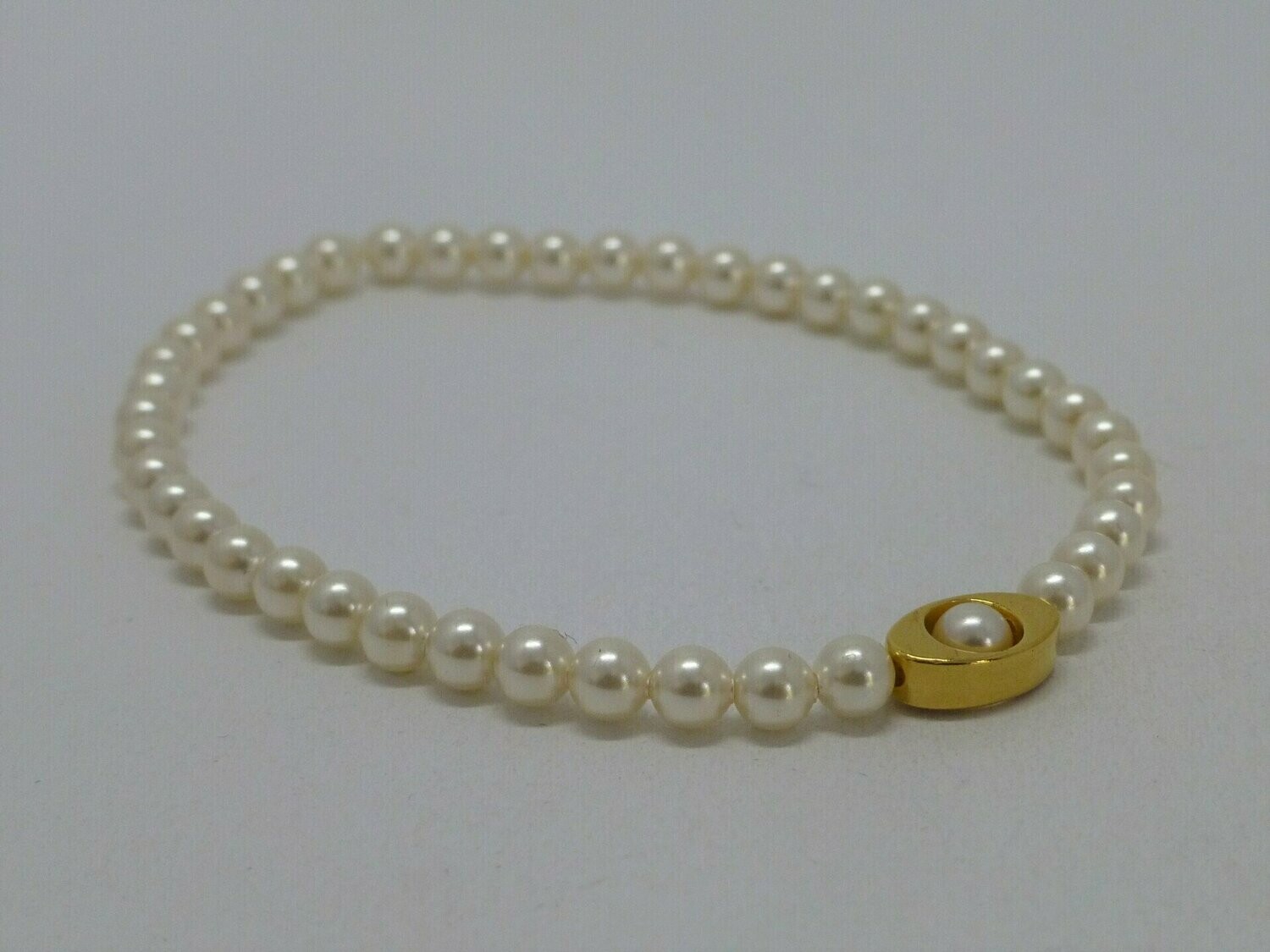 Elastisches Perlenarmband mit Oval Gold
