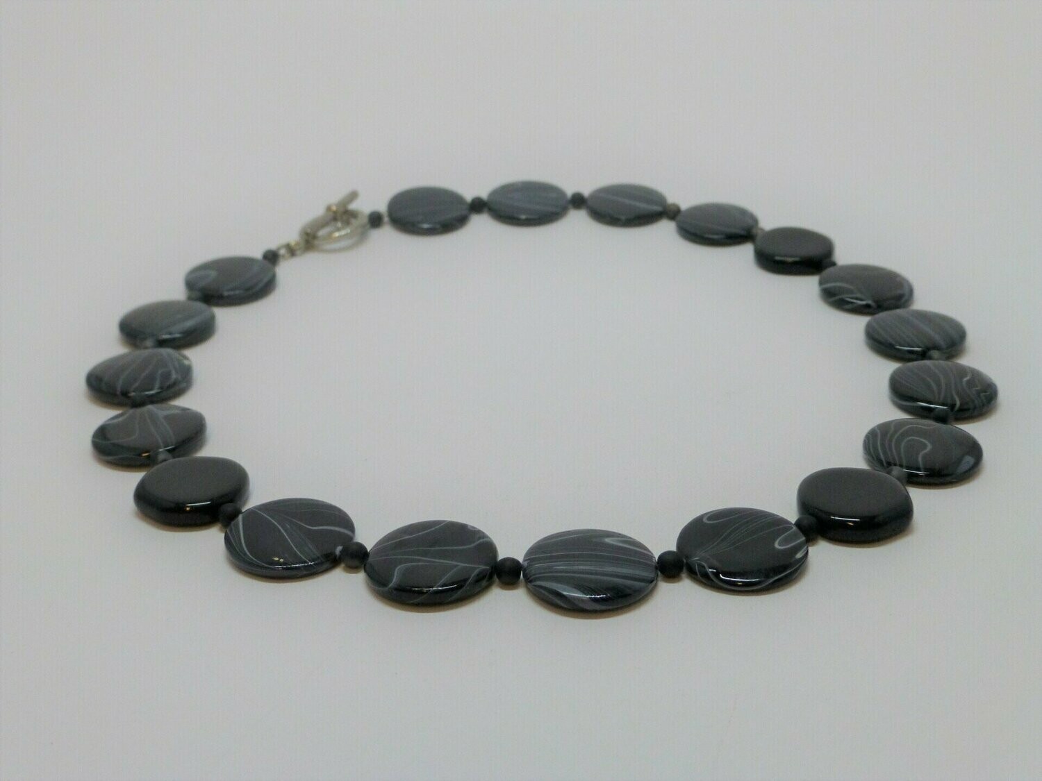 Collier Perlmutt-Münzen Schwarz marmoriert