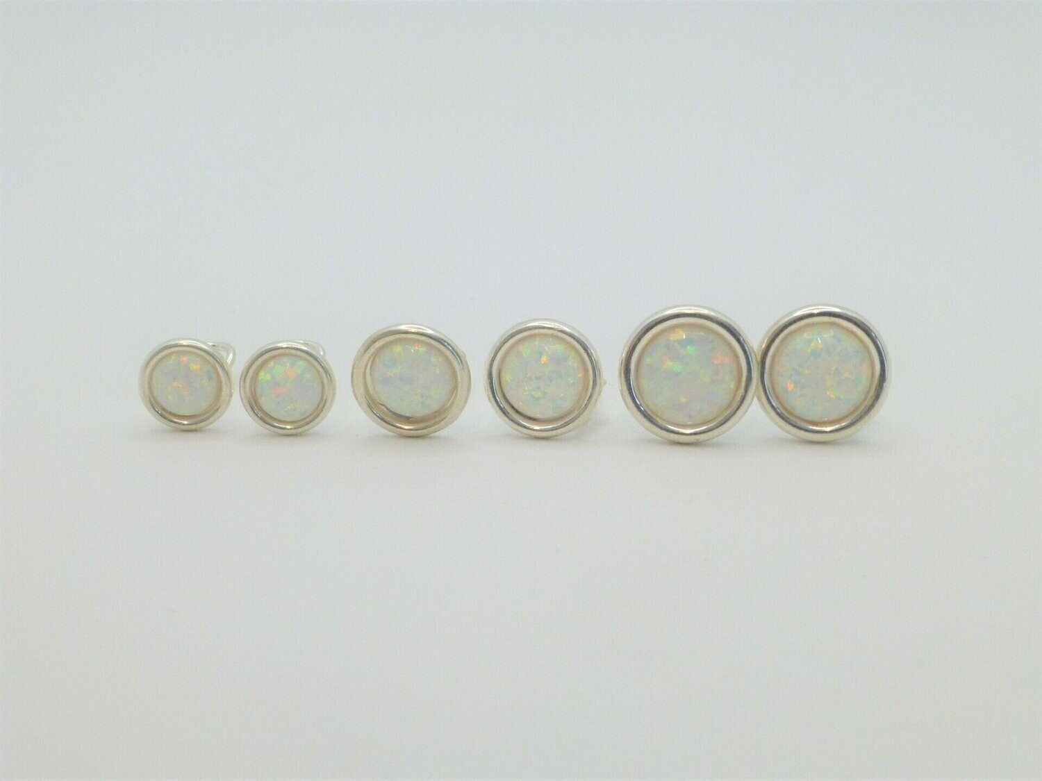 Ohrclips Silber imit. Opal Weiß Cabochon -versch. Größen