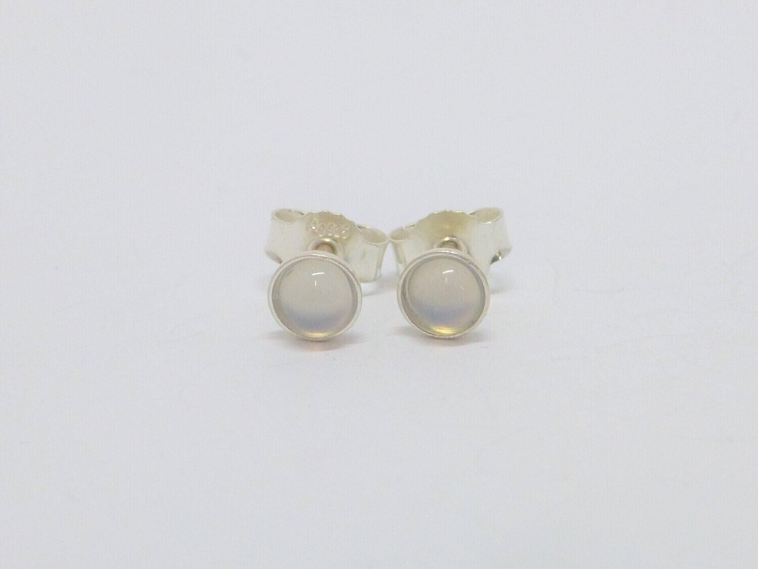 Ohrstecker Chalcedon Cabochon 4mm Zartblau