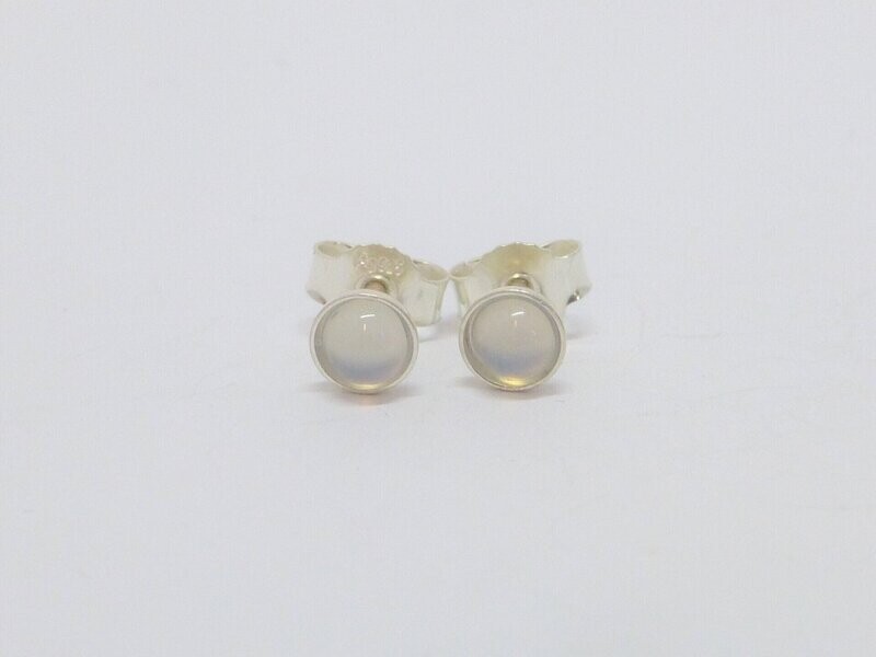 Ohrstecker Chalcedon Cabochon 4mm Zartblau